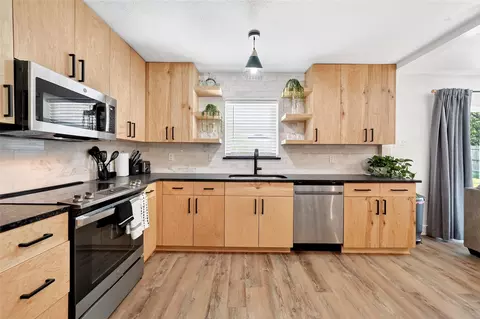 Kitchen - 5917 Maple Ln, Rowlett, TX 75089 photo 4 of 5