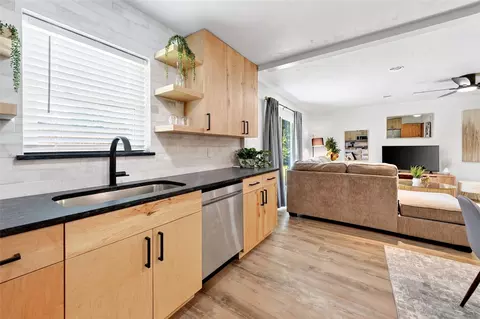 Kitchen - 5917 Maple Ln, Rowlett, TX 75089 photo 5 of 5