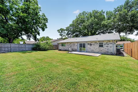 Exterior - 5917 Maple Ln, Rowlett, TX 75089 photo 5 of 8