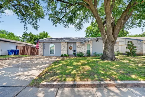 Exterior - 5917 Maple Ln, Rowlett, TX 75089 photo 3 of 8