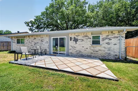 Exterior - 5917 Maple Ln, Rowlett, TX 75089 photo 7 of 8