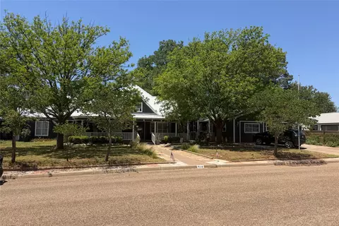 908 15th St, Paducah, TX 79248