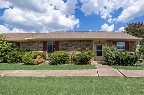 1 E Mountain Ln #33, Grand Prairie, TX 75052