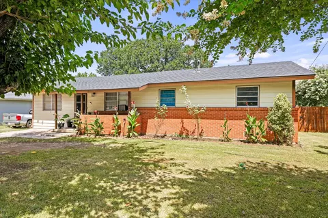 1100 N Church St, Decatur, TX 76234