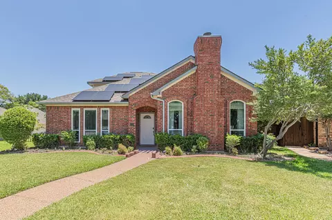 300 Sundance Cir, Irving, TX 75063