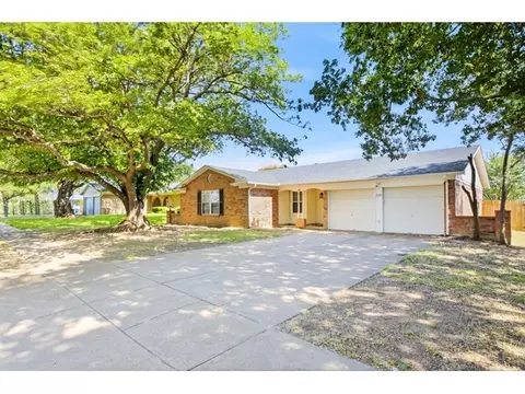 2108 Guinevere St, Arlington, TX 76014