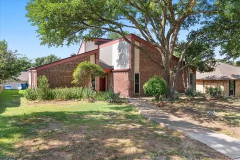 1820 Green Ridge Ct, Carrollton, TX 75007
