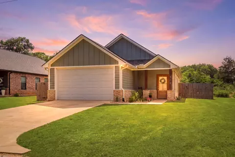 306 Bradford St, Arp, TX 75750