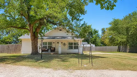 200 S Mimosa St, Paradise, TX 76073