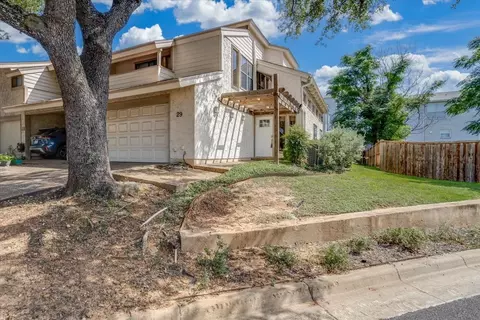 29 Oakbrook Dr, Lewisville, TX 75057