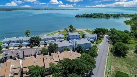 29 Oakbrook Dr, Lewisville, TX 75057