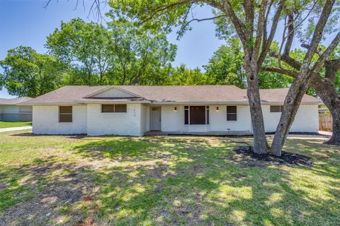 1614 Dakota Dr, Garland, TX 75043