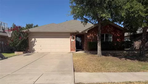 224 Spring Hollow Dr, Saginaw, TX 76131