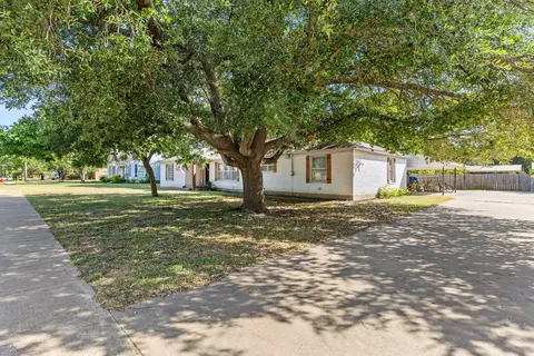 Exterior - 413 S Tyler St, Mcgregor, TX 76657 photo 5 of 11