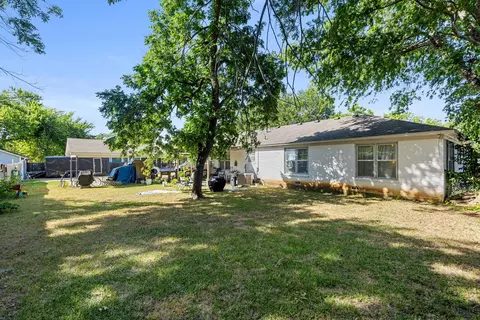 Exterior - 413 S Tyler St, Mcgregor, TX 76657 photo 8 of 11