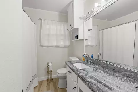 Bath - 413 S Tyler St, Mcgregor, TX 76657 photo 1 of 4