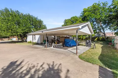 Exterior - 413 S Tyler St, Mcgregor, TX 76657 photo 7 of 11