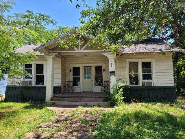 957 SE 6th, Paris, TX 75460
