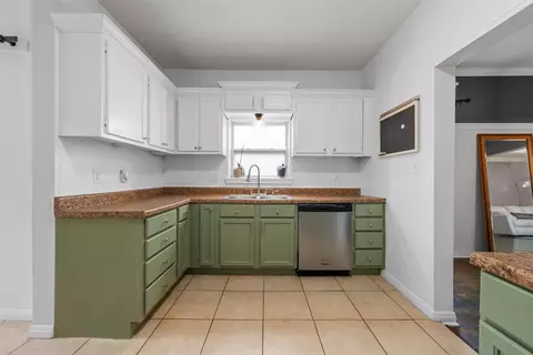 Kitchen - 2923 Live Oak Ave, Waco, TX 76708 photo 1 of 2