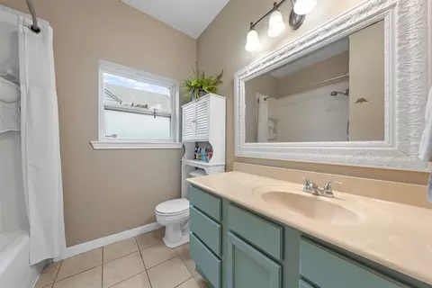 Bath - 2923 Live Oak Ave, Waco, TX 76708 photo 1 of 2