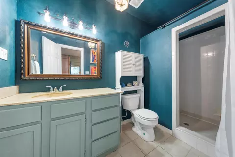 Bath - 2923 Live Oak Ave, Waco, TX 76708 photo 2 of 2