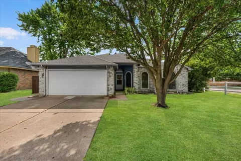 4244 Hathaway Dr, Grand Prairie, TX 75052