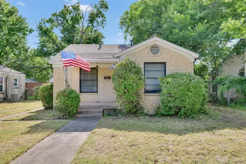 1125 N Riverside Dr, Fort Worth, TX 76111