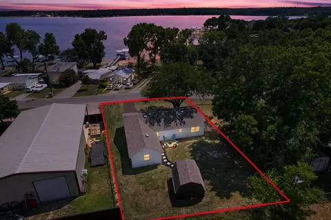 1624 E Lake Dr, Weatherford, TX 76087