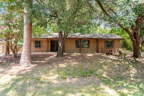 611 Cain St, Lake Dallas, TX 75065
