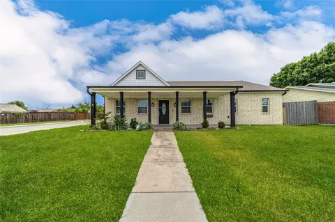 8306 Chesham Dr, Rowlett, TX 75088