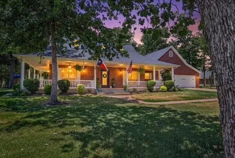 233 Saint Andrews Dr E, Mabank, TX 75156