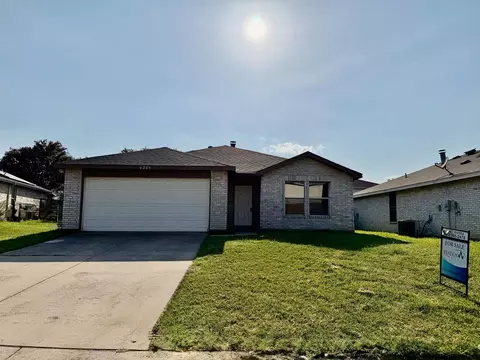 4249 Gray Fox Dr, Fort Worth, TX 76123
