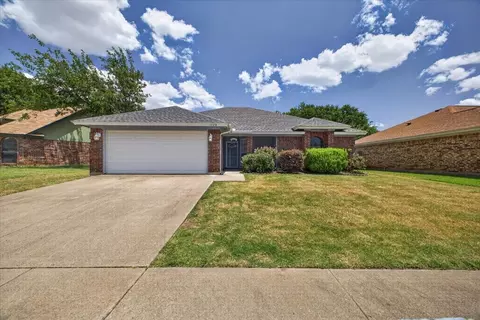 7728 Partridge Dr, Watauga, TX 76148