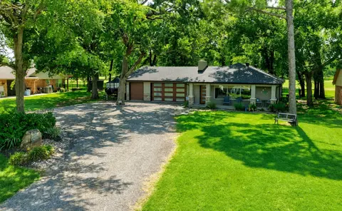1118 Kiowa Dr W, Gainesville, TX 76240
