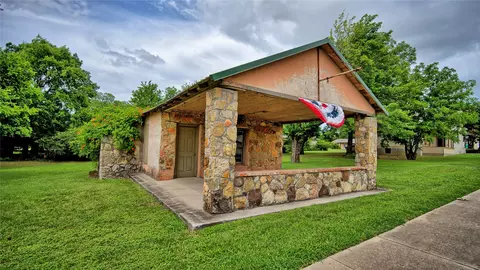 408 S Broad St, Saint Jo, TX 76265