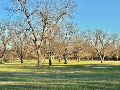 738 Cole St, Gainesville, TX 76240