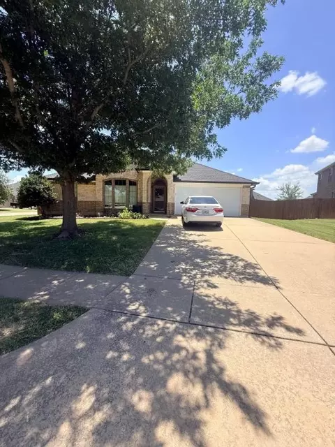 136 Holly St, Waxahachie, TX 75165
