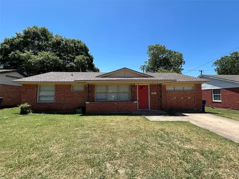 130 W Cherry Point Dr, Dallas, TX 75232