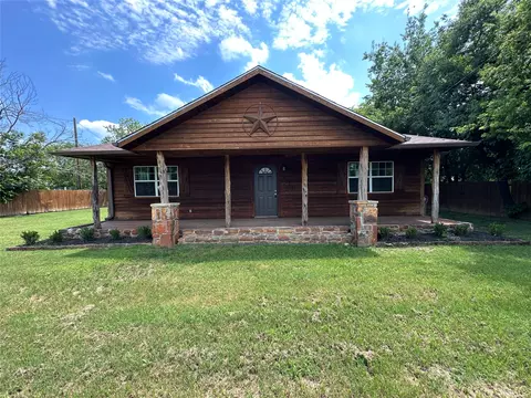 1114 14th St, Mineral Wells, TX 76067