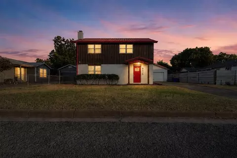 8615 Ronnie St, White Settlement, TX 76108