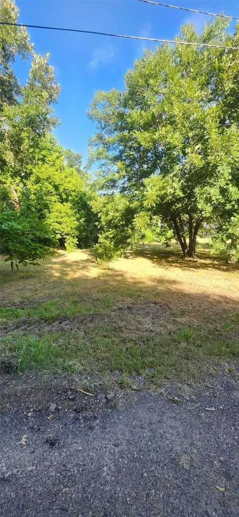 1212 Saint John St, Greenville, TX 75401