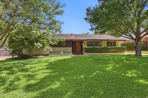 706 Peach Tree Ln, Garland, TX 75041