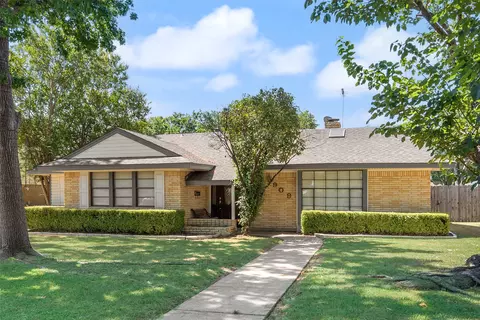 909 Egyptian Way, Grand Prairie, TX 75050