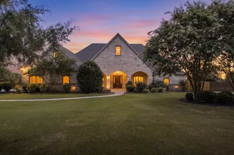 1320 N Creek Cir, Waxahachie, TX 75165