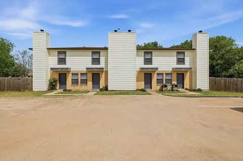 316 Cambridge Dr, Saginaw, TX 76179