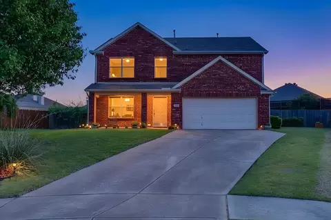 613 Cessna Ct, Saginaw, TX 76179