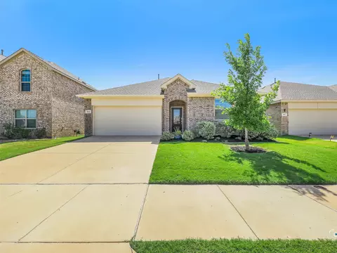 1613 Roadrunner Dr, Little Elm, TX 75068