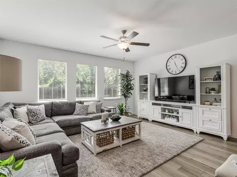 1613 Roadrunner Dr, Little Elm, TX 75068