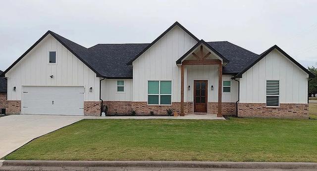 604 E 4th St, Muenster, TX 76252