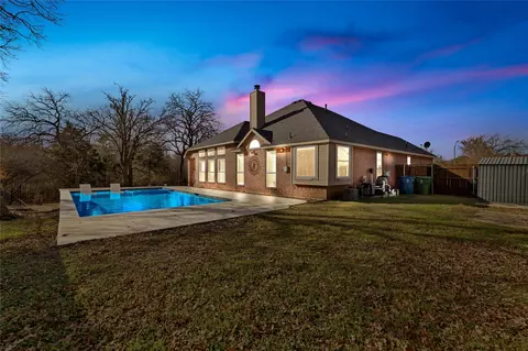 403 Lochwood Cir, Lake Dallas, TX 75065